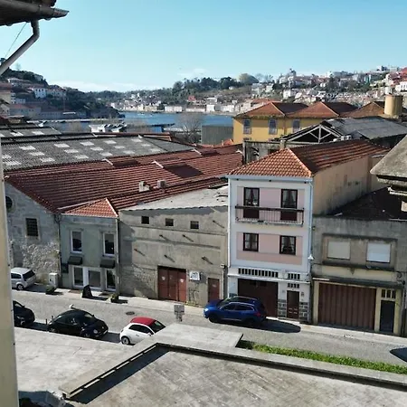 Nyaraló Riverside By Luis Bridge, Wow & Half Rabbit