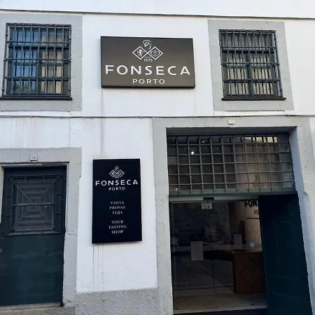 Riverside By Luis Bridge, Wow & Half Rabbit * Vila Nova de Gaia