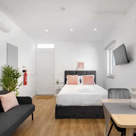 Historic Porto Studio, 2 Min Walk To Douro River Vakantiehuis Vila Nova de Gaia