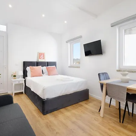 Nyaraló Riverside By Luis Bridge, Wow & Half Rabbit