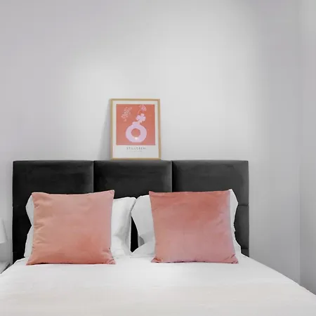 Nyaraló Riverside By Luis Bridge, Wow & Half Rabbit *