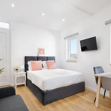 Vakantiehuis Historic Porto Studio, 2 Min Walk To Douro River Vila Nova de Gaia