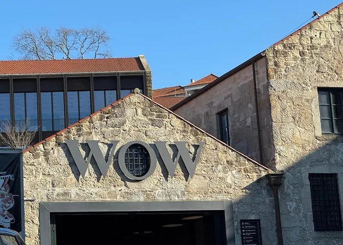 Riverside By Luis Bridge, Wow & Half Rabbit 빌라노바데가이아