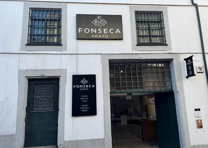 Riverside By Luis Bridge, Wow & Half Rabbit * 빌라노바데가이아