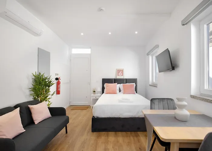 Riverside By Luis Bridge, Wow & Half Rabbit 펜션 빌라노바데가이아